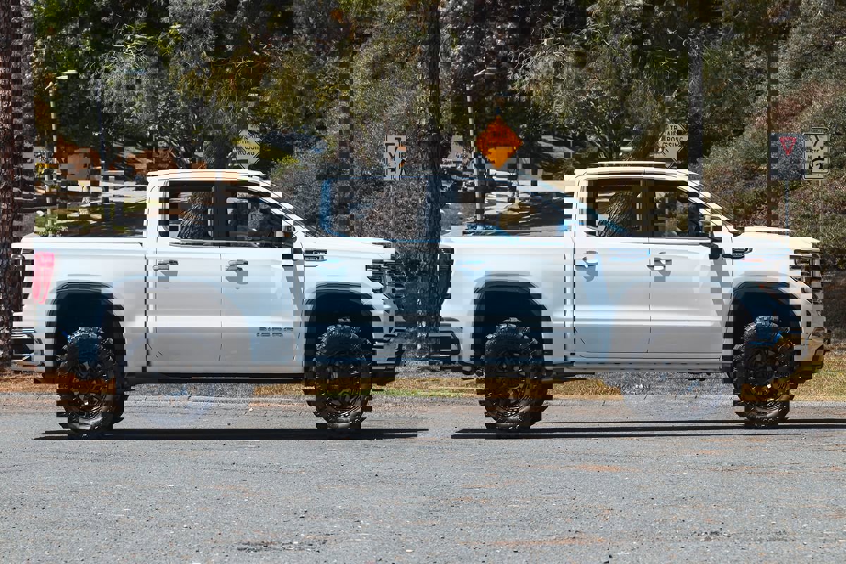 Used 2024 GMC Sierra 1500 SLT image 13