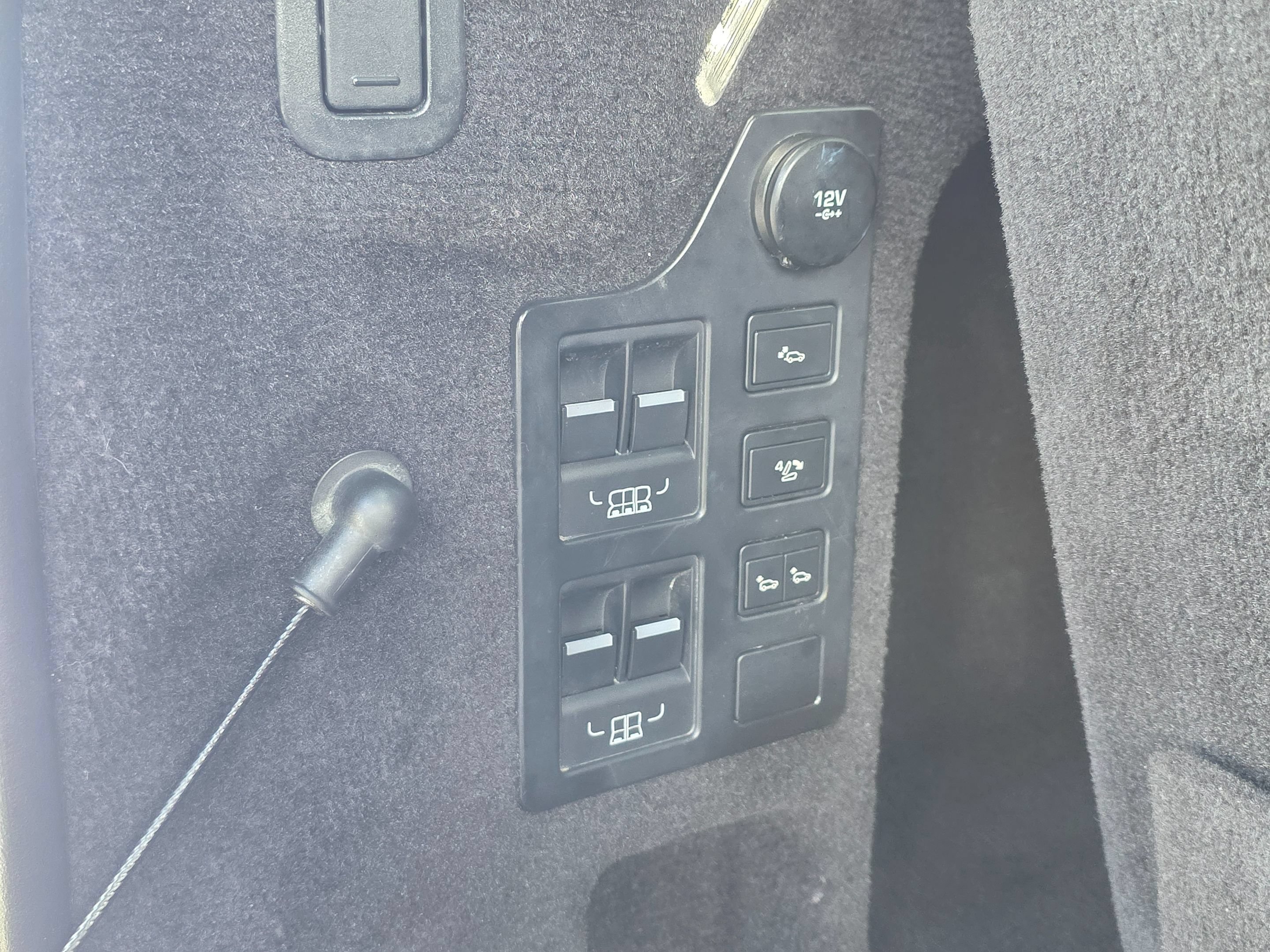 Used 2018 Land Rover Discovery HSE AWD/4WD image 15