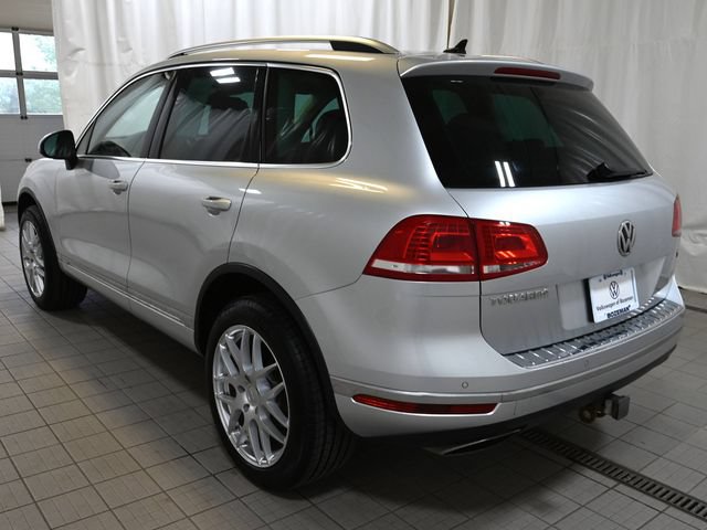 Used 2017 Volkswagen Touareg Sport AWD/4WD image 12
