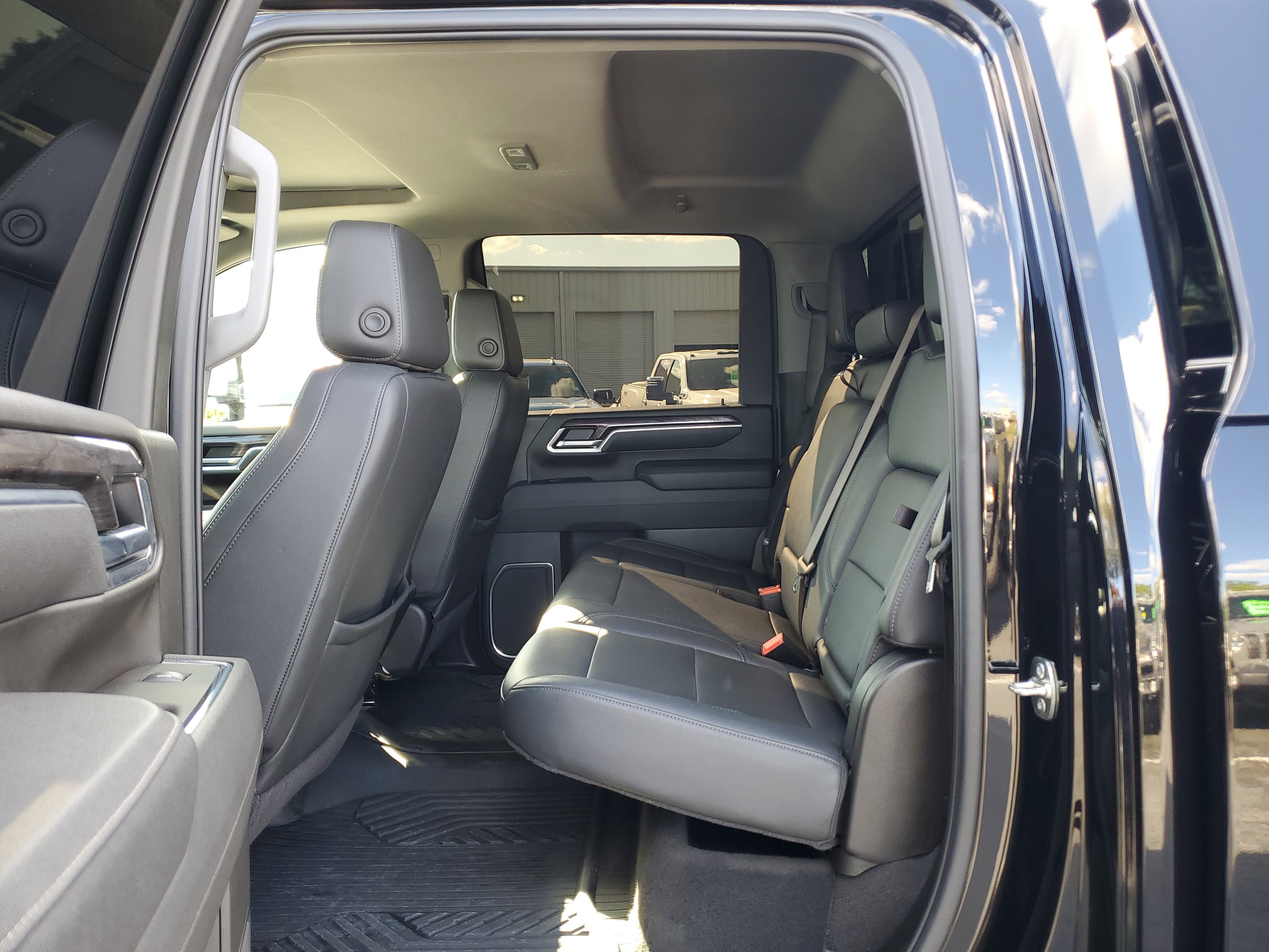 Used 2025 Chevrolet Silverado 3500 LTZ w/ LTZ Plus Package image 13