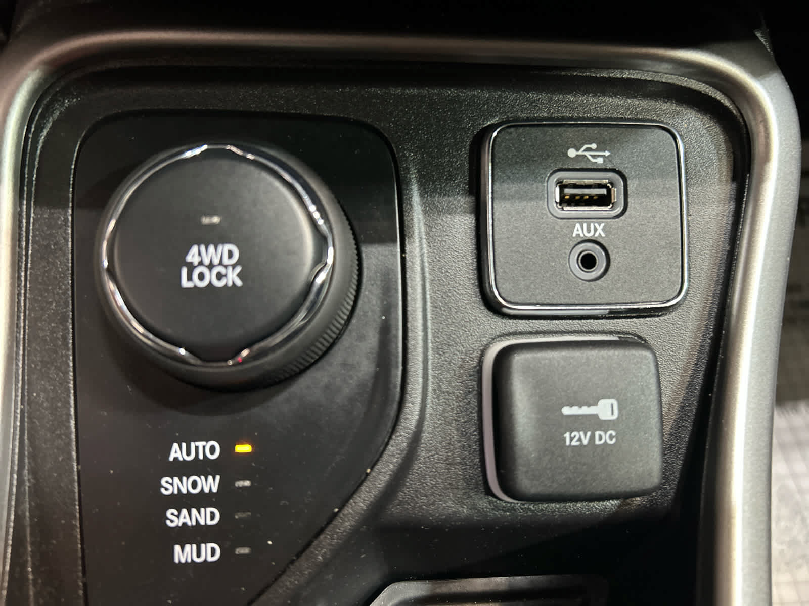 Used 2018 Jeep Compass Latitude w/ Popular Equipment Group AWD/4WD image 6