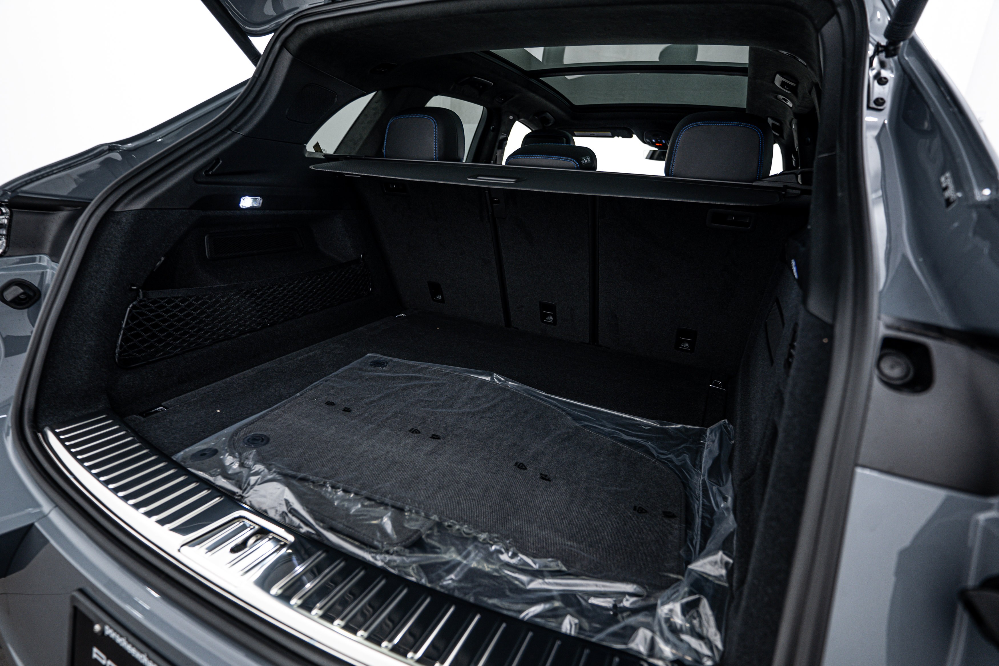 New 2025 Porsche Cayenne GTS image 24