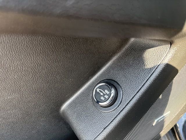 Used 2020 Chevrolet Traverse RS image 16