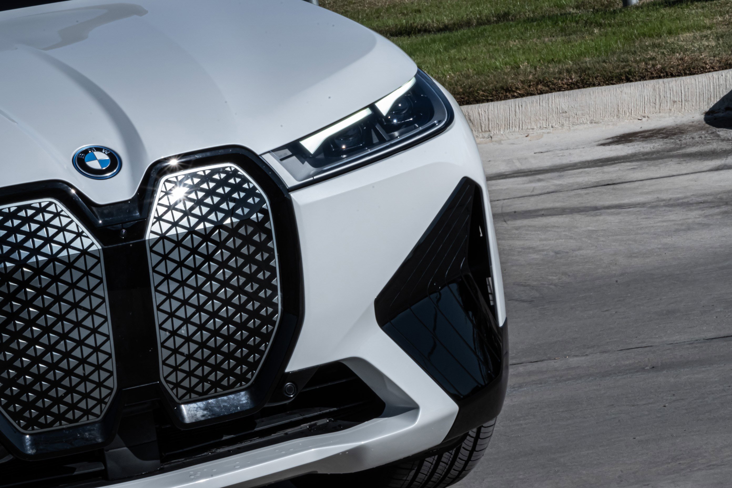 Certified 2024 BMW iX xDrive50 w/ Premium Package image 7