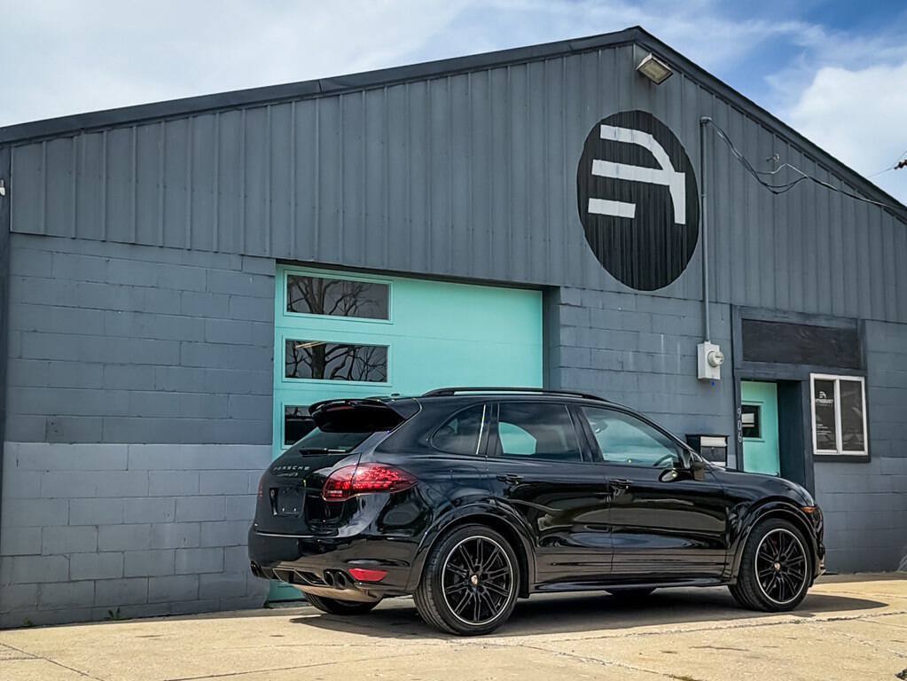 Used 2013 Porsche Cayenne GTS w/ Carbon Fibre Interior Pkg AWD/4WD image 9