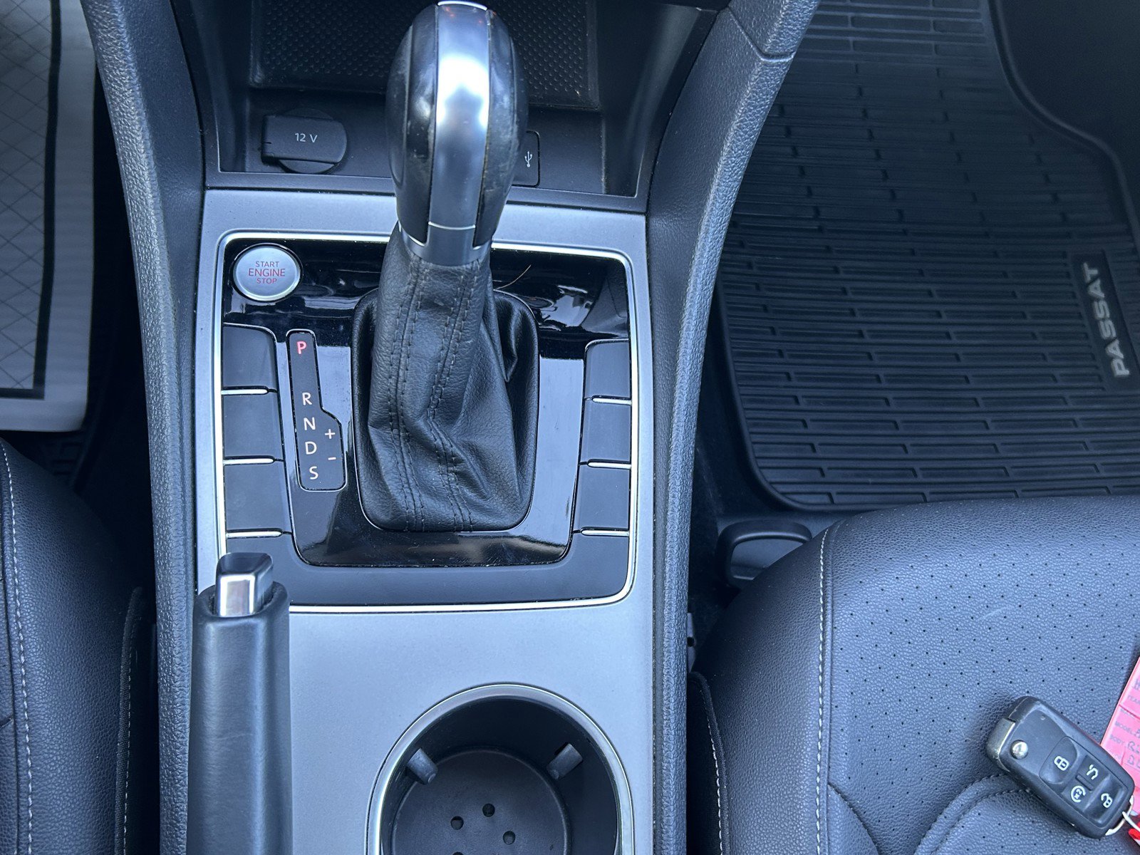 Used 2020 Volkswagen Passat 2.0T R-Line image 32