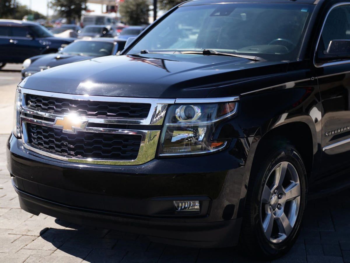 Used 2020 Chevrolet Suburban LT w/ Luxury Package RWD image 5