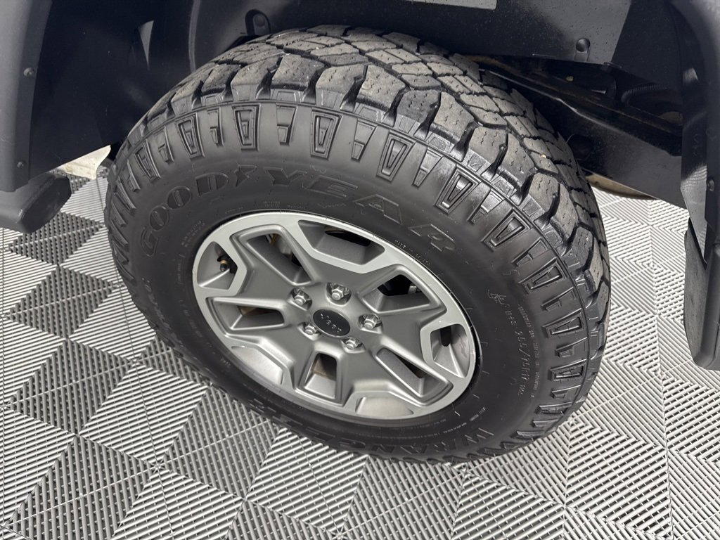 Used 2014 Jeep Wrangler Unlimited Rubicon w/ Max Tow Package image 15