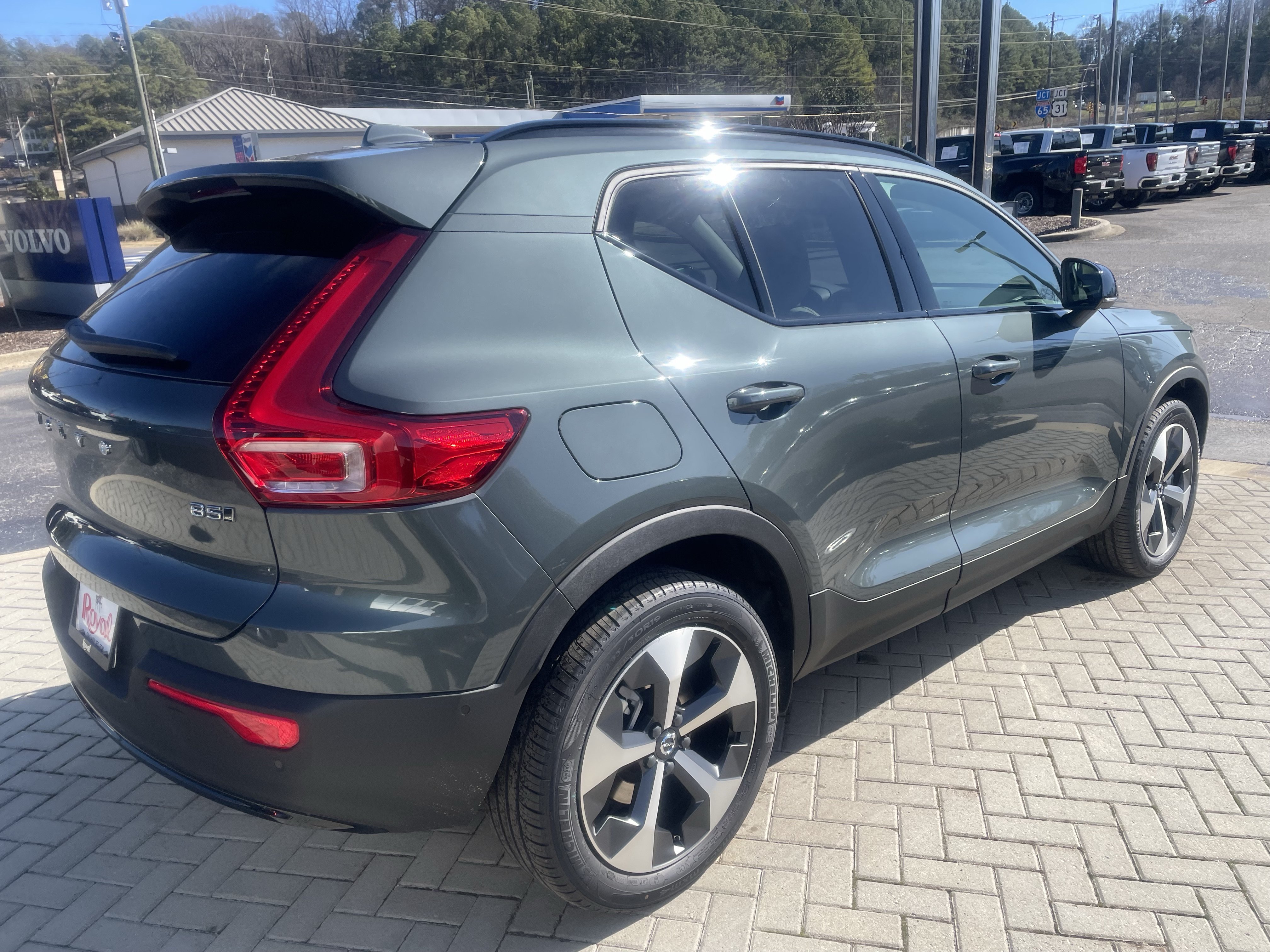 New 2026 Volvo XC40 B5 Plus w/ Protection Package Premier AWD/4WD image 4