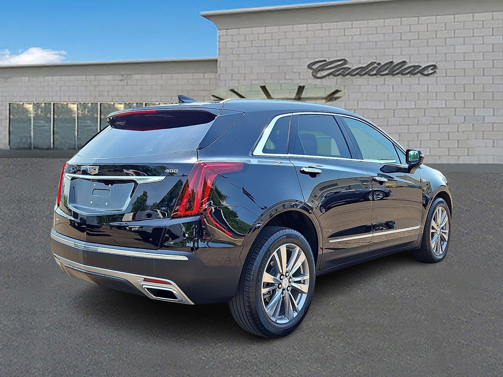 Used 2022 Cadillac XT5 Premium Luxury w/ Technology Package AWD/4WD image 4
