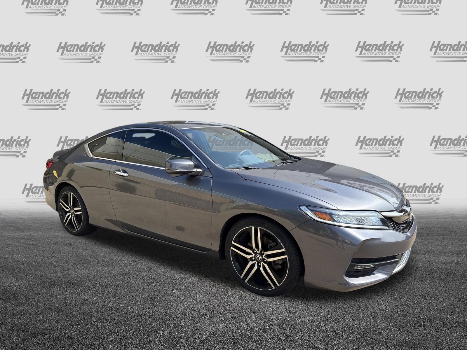 Used 2017 Honda Accord Touring image 2
