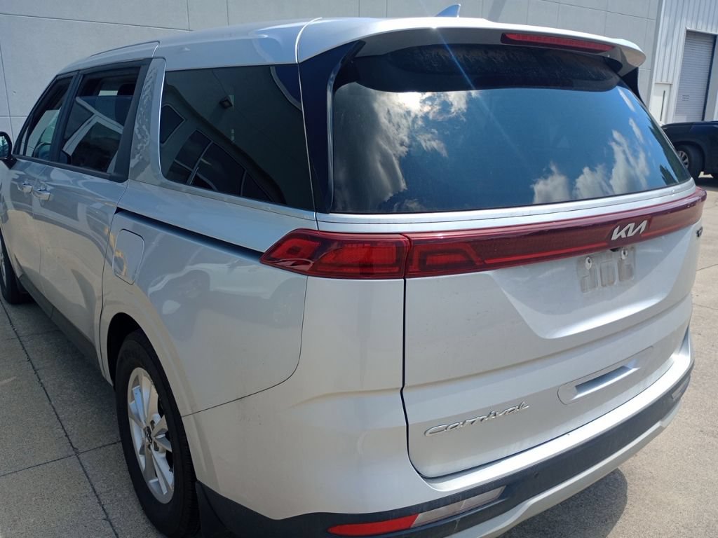 Used 2022 Kia Carnival LX FWD image 7