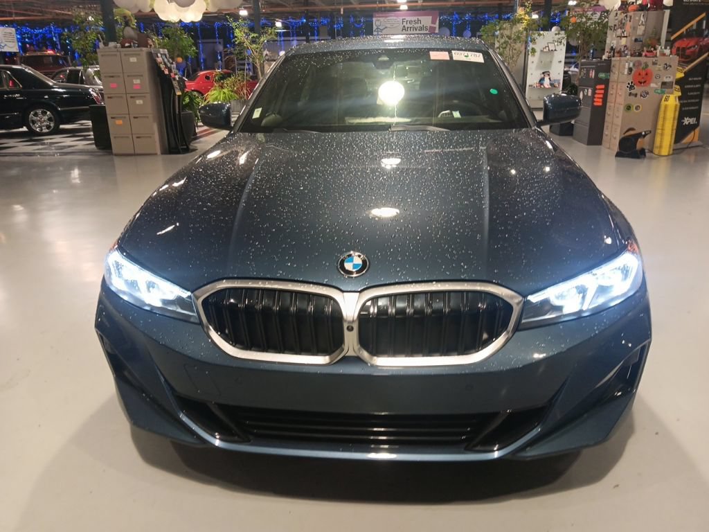 Certified 2025 BMW 330i xDrive Sedan AWD/4WD image 9