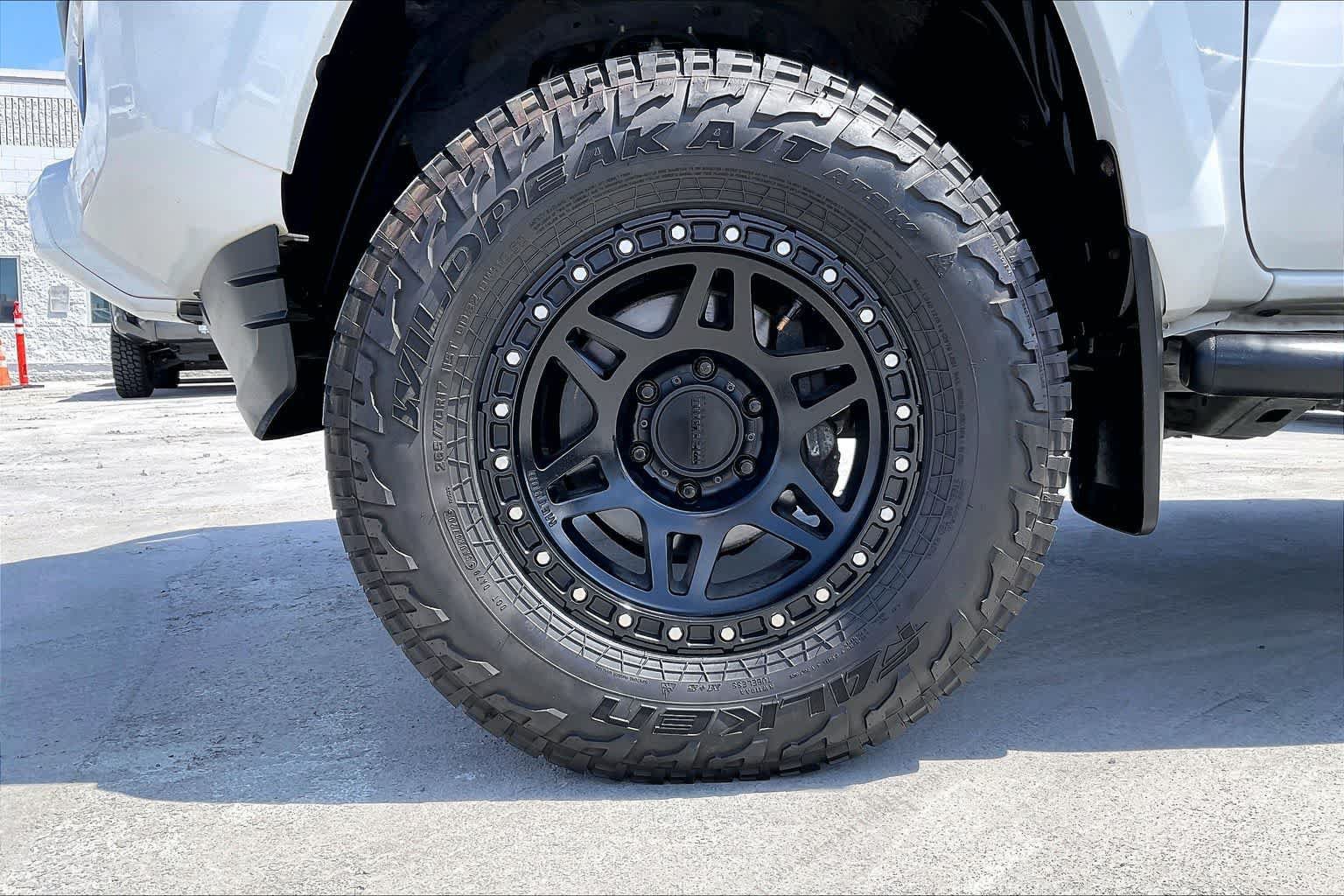 Used 2017 Toyota Tacoma Limited w/ Tow Package AWD/4WD image 8
