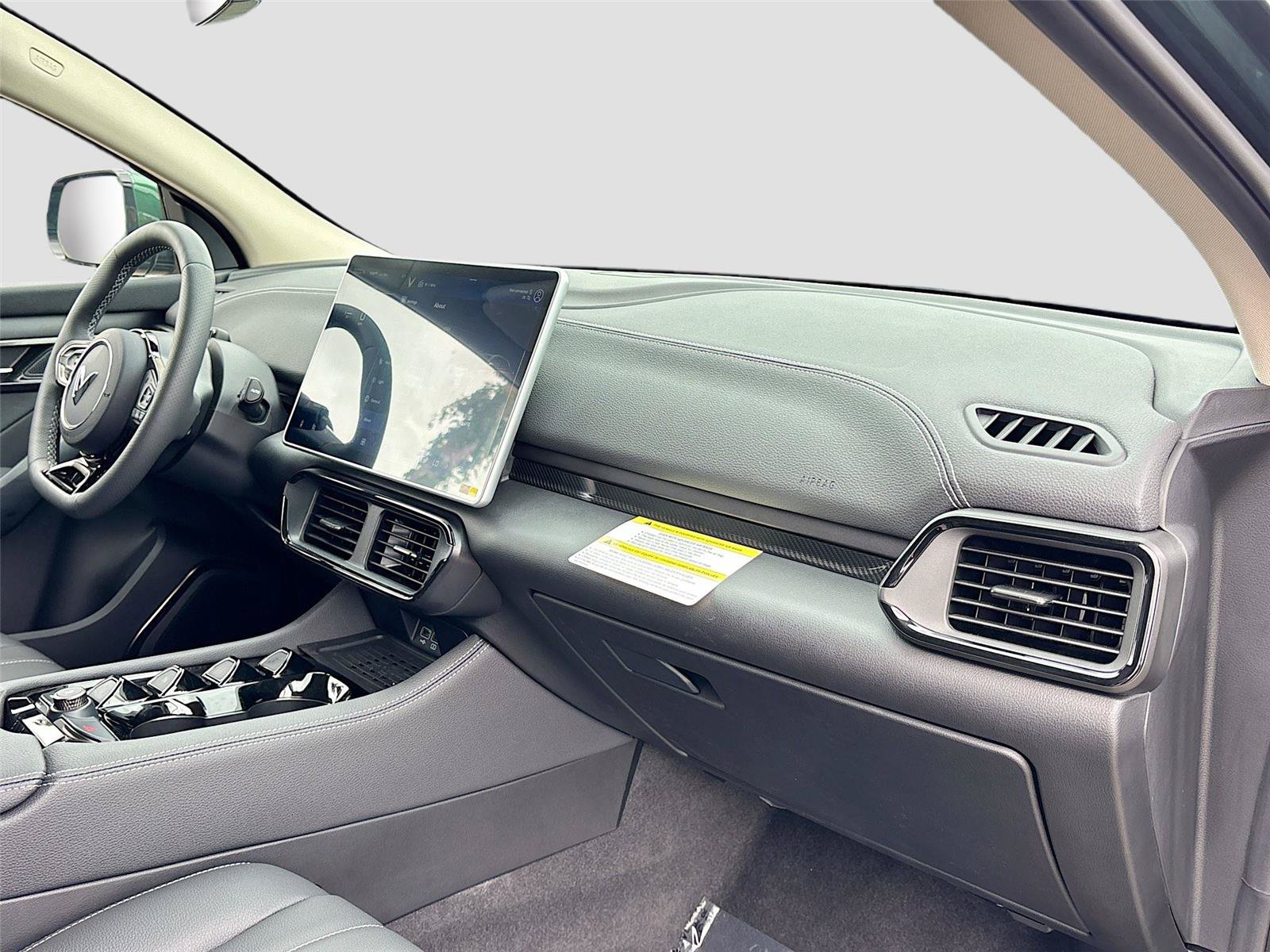 New 2025 VinFast VF 8 Eco AWD/4WD image 28