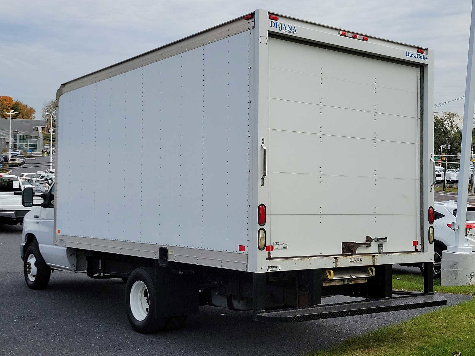 Used 2017 Ford E-350 and Econoline 350 Super Duty w/ Power Windows & Locks Group image 3