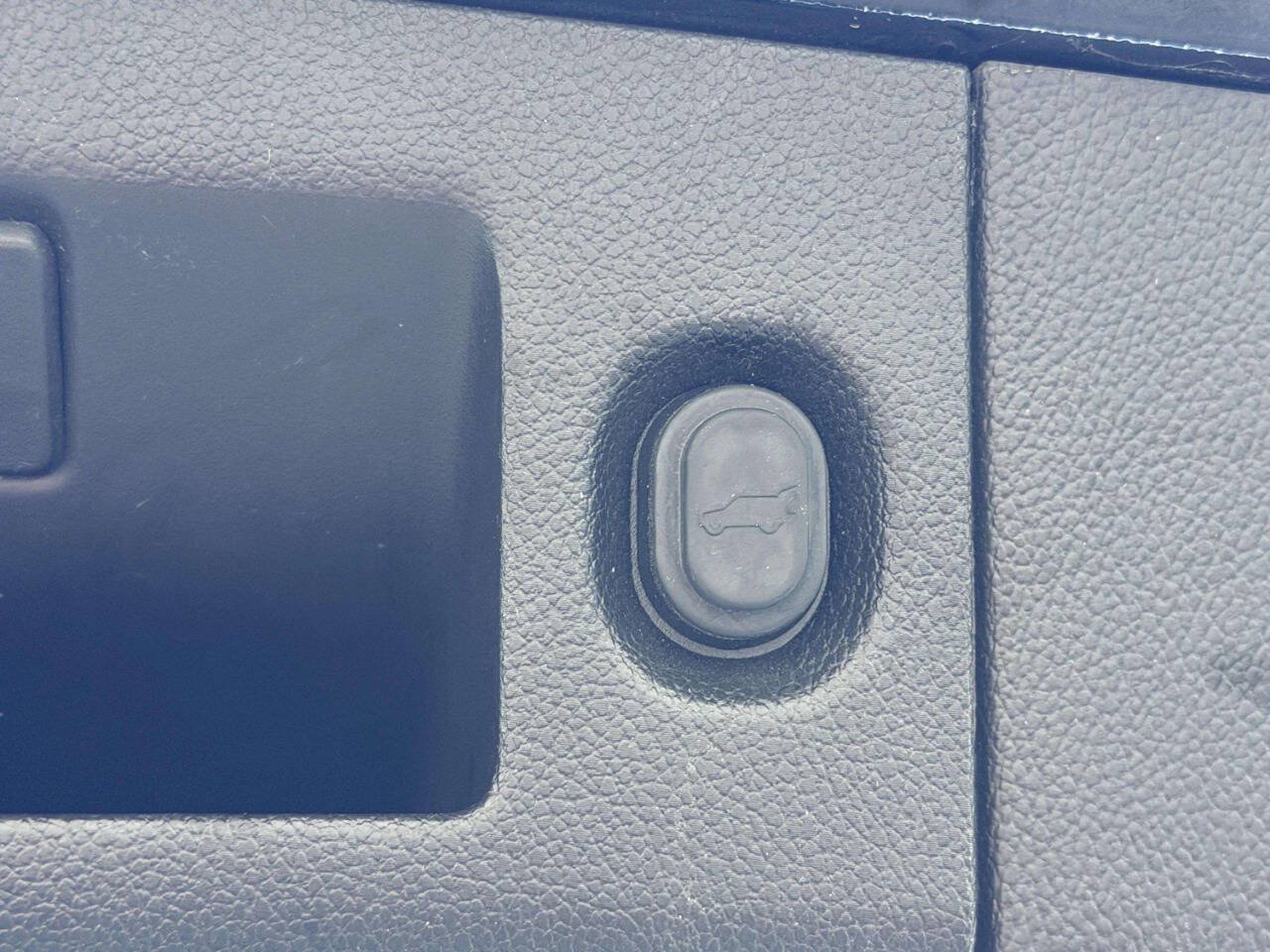 Used 2016 Chevrolet Suburban LTZ AWD/4WD image 8