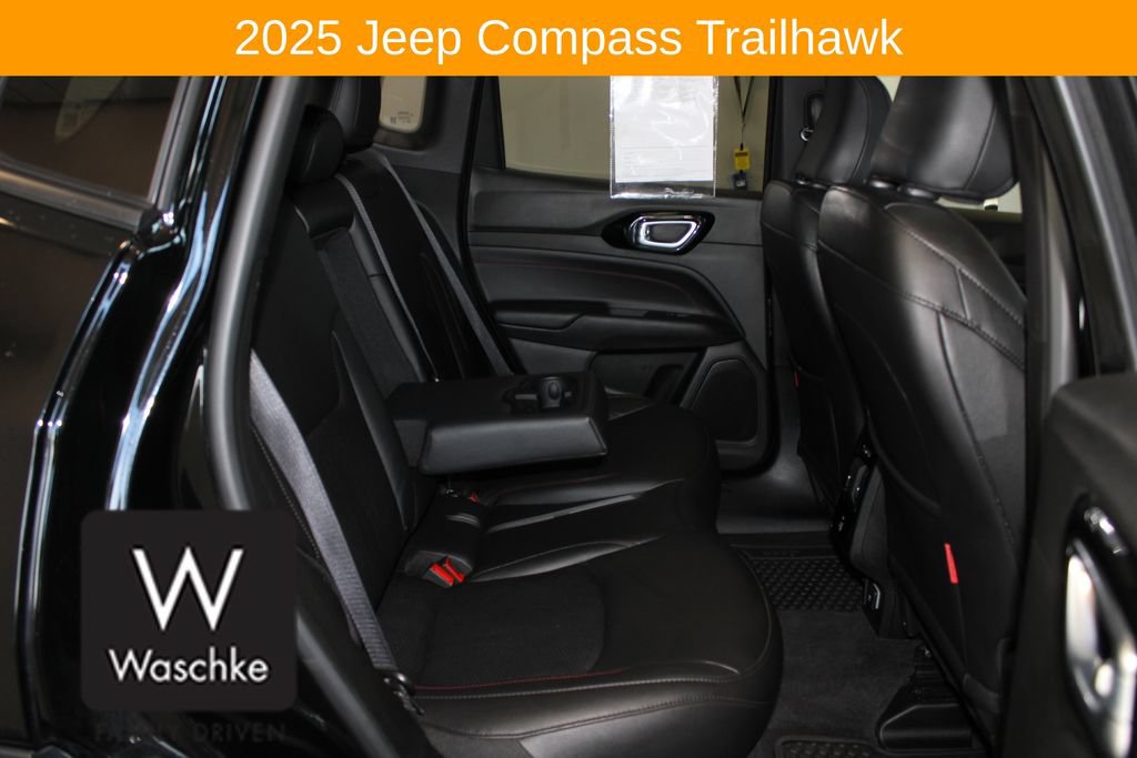 Used 2025 Jeep Compass Trailhawk w/ Trailhawk Convenience Group AWD/4WD image 23