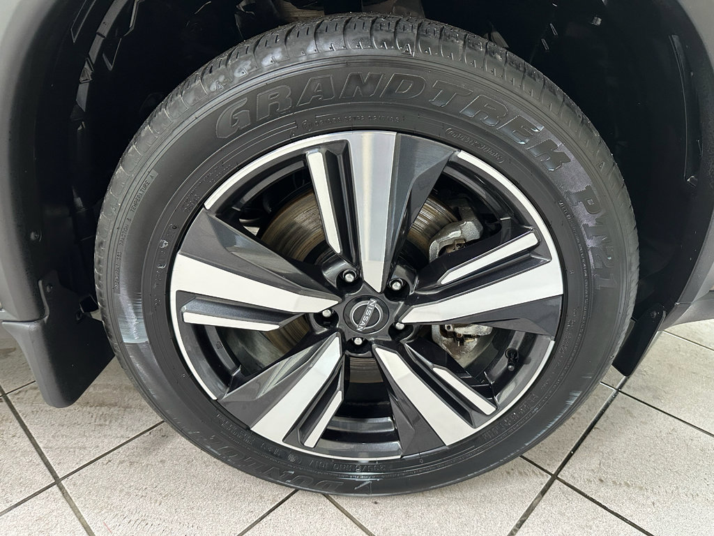 Used 2025 Nissan Rogue SL w/ Tech Package image 13