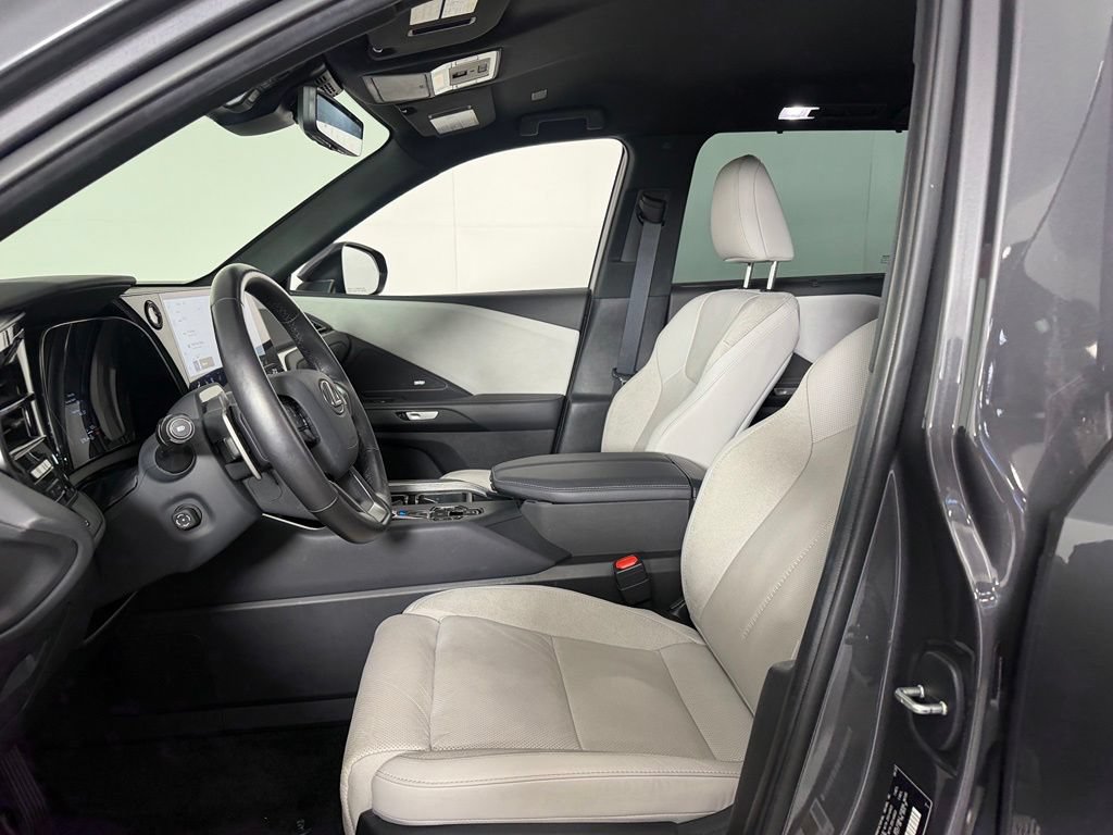 Used 2025 Lexus TX 550h AWD Plug-In Hybrid w/ Technology Package image 22