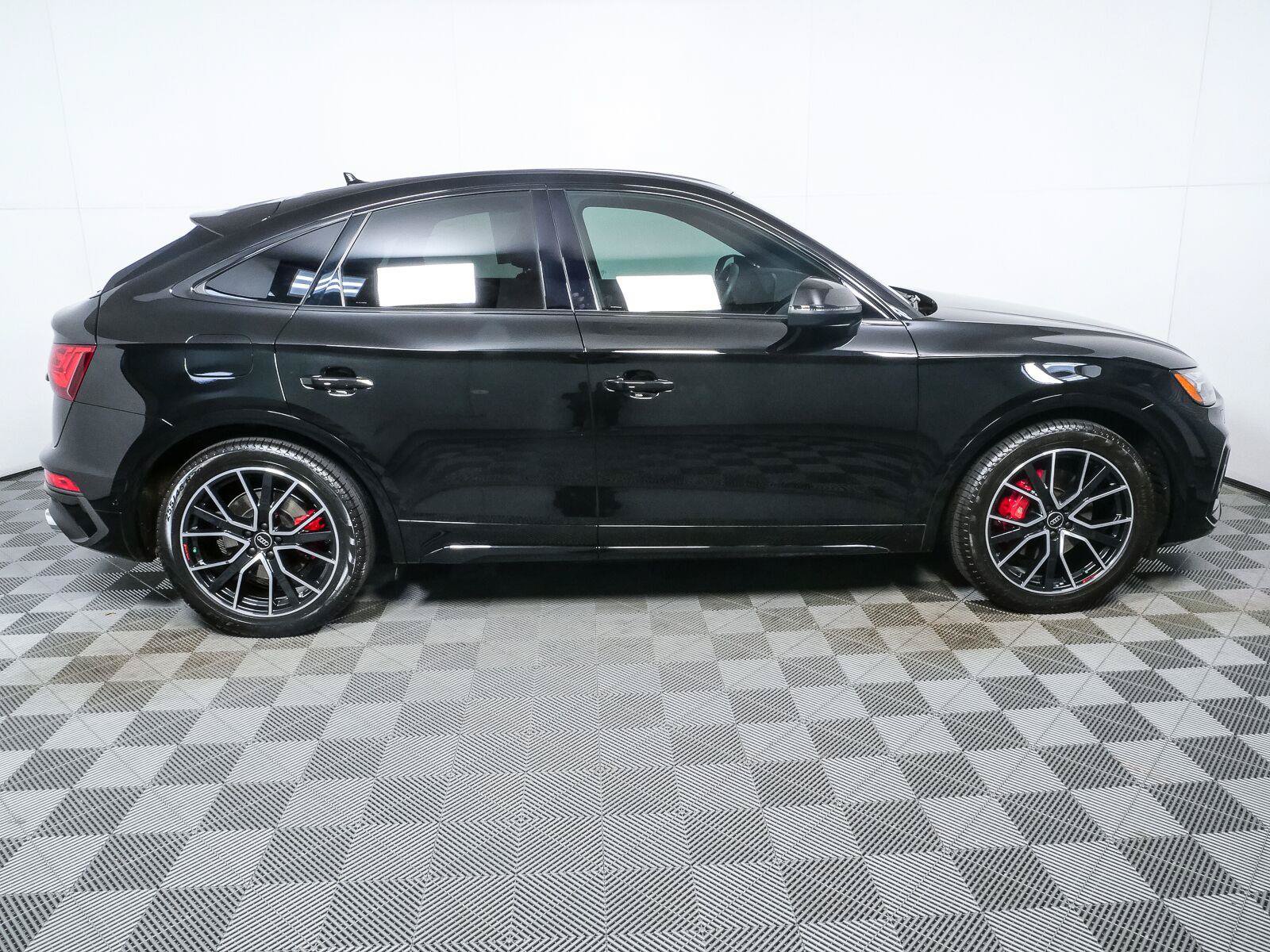 Used 2024 Audi SQ5 Prestige w/ Prestige Package AWD/4WD image 2