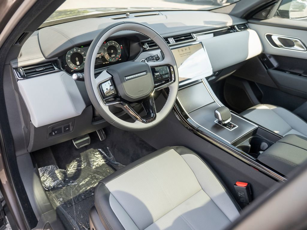 New 2026 Land Rover Range Rover Velar Dynamic SE image 11