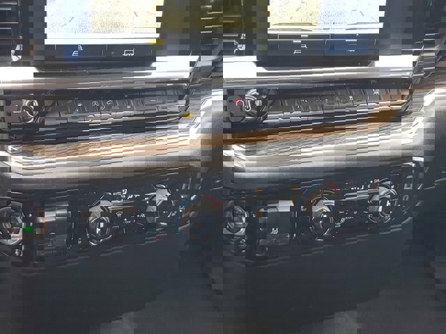 Used 2025 Chevrolet Silverado 1500 LT image 26