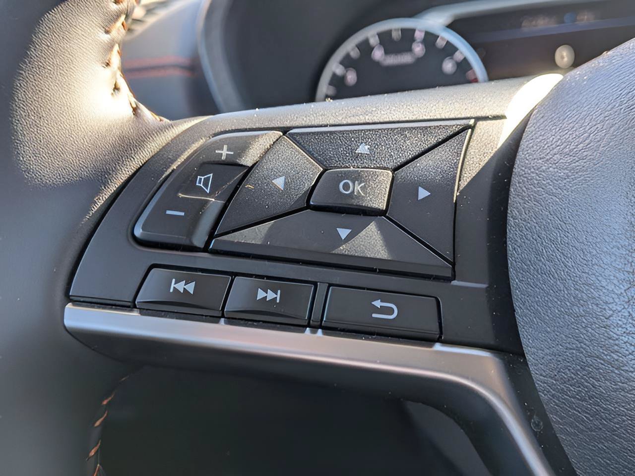 Certified 2025 Nissan Sentra SR FWD image 14
