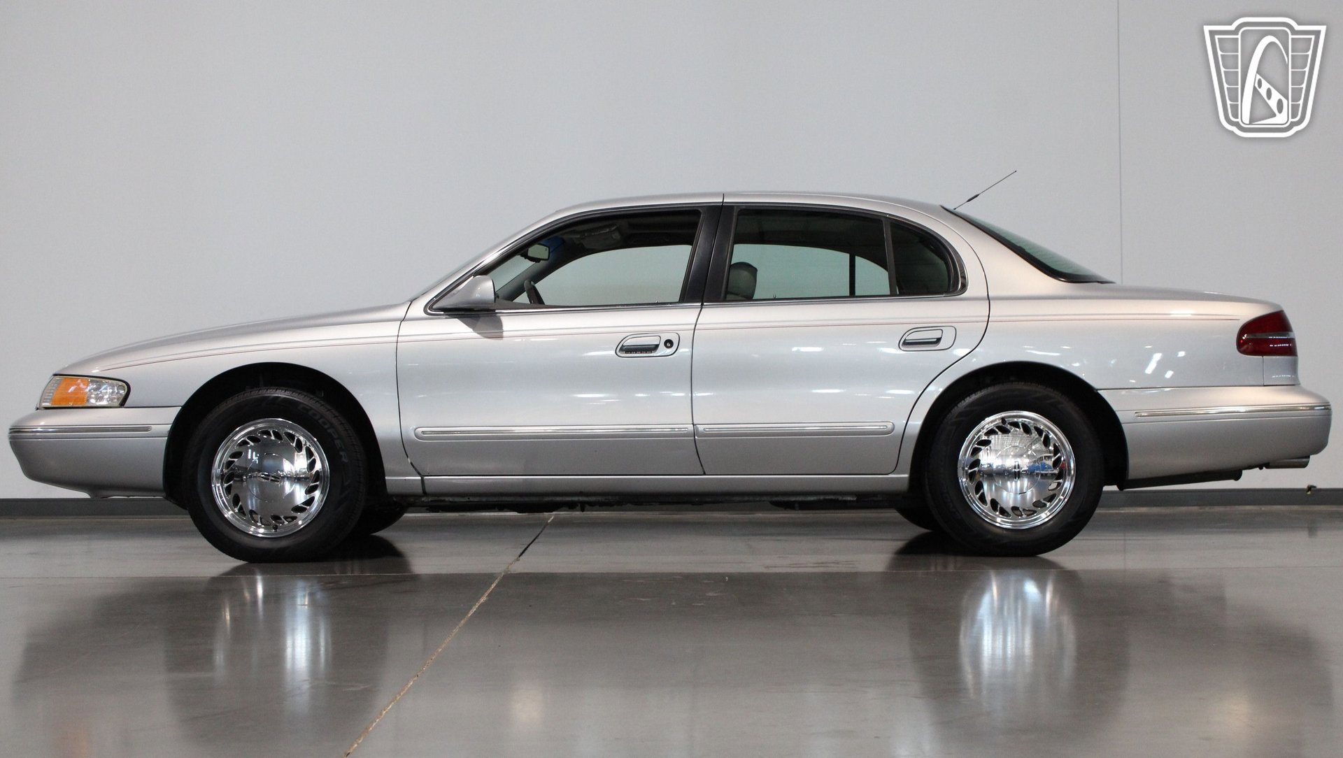 Used 1996 Lincoln Continental image 27