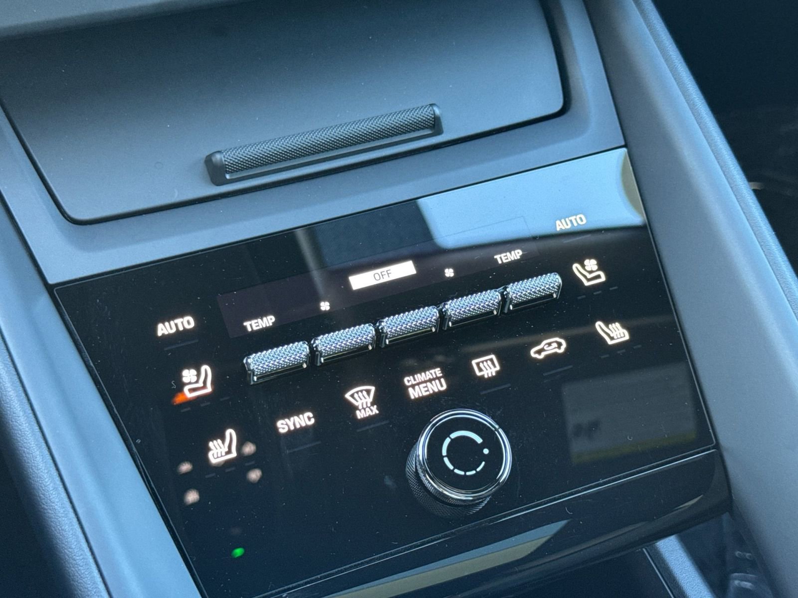 Certified 2025 Porsche Macan 4 Electric AWD/4WD image 25