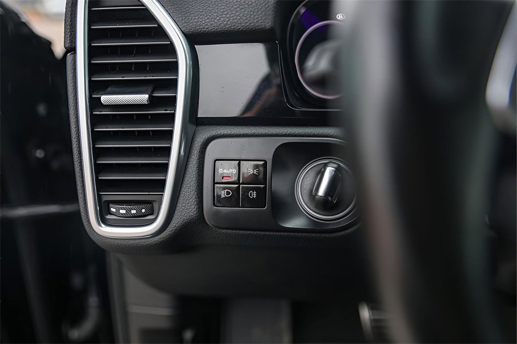 Used 2020 Porsche Cayenne S image 11