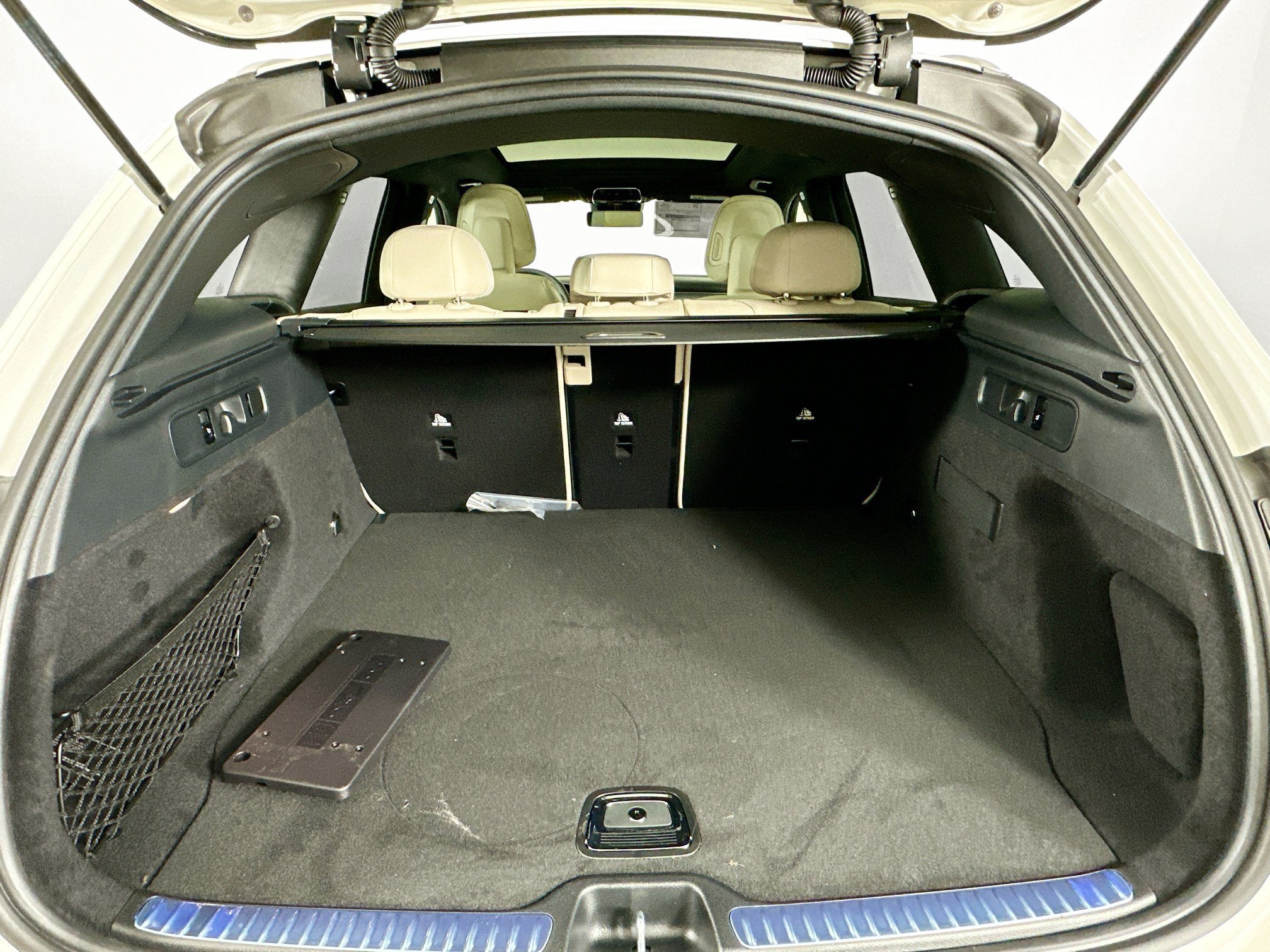 Used 2026 Mercedes-Benz GLC 300 4MATIC image 32