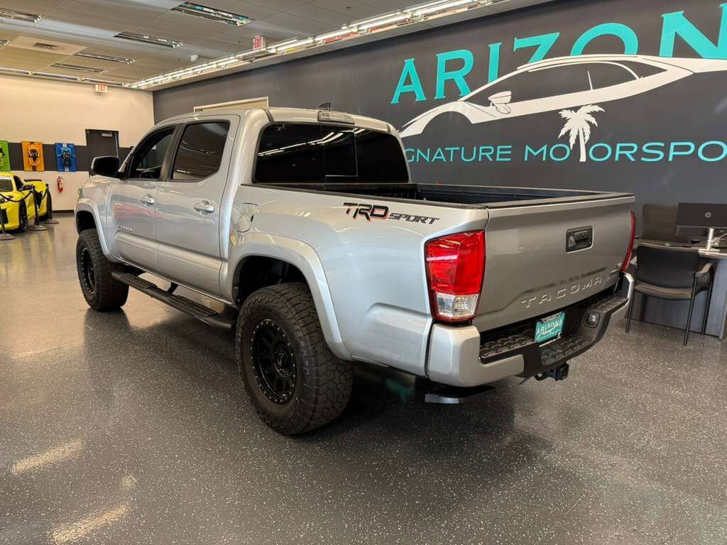 Used 2017 Toyota Tacoma TRD Sport w/ Tow Package image 7