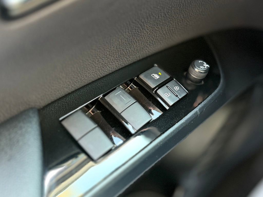 Used 2017 Toyota Prius Prime Advanced image 15