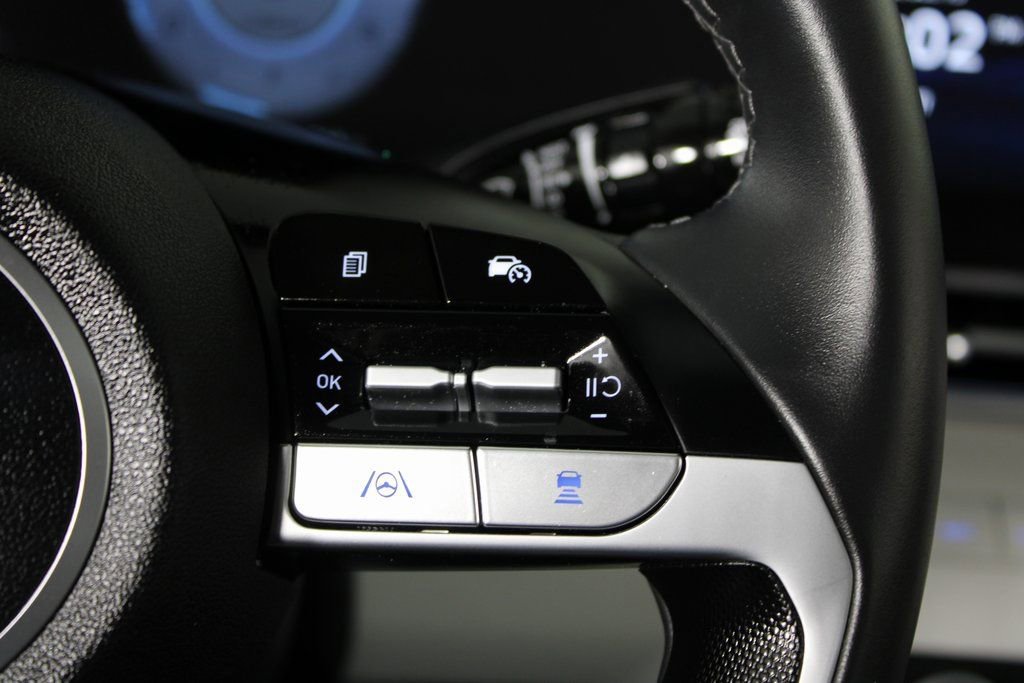 Certified 2025 Hyundai Elantra Limited image 26