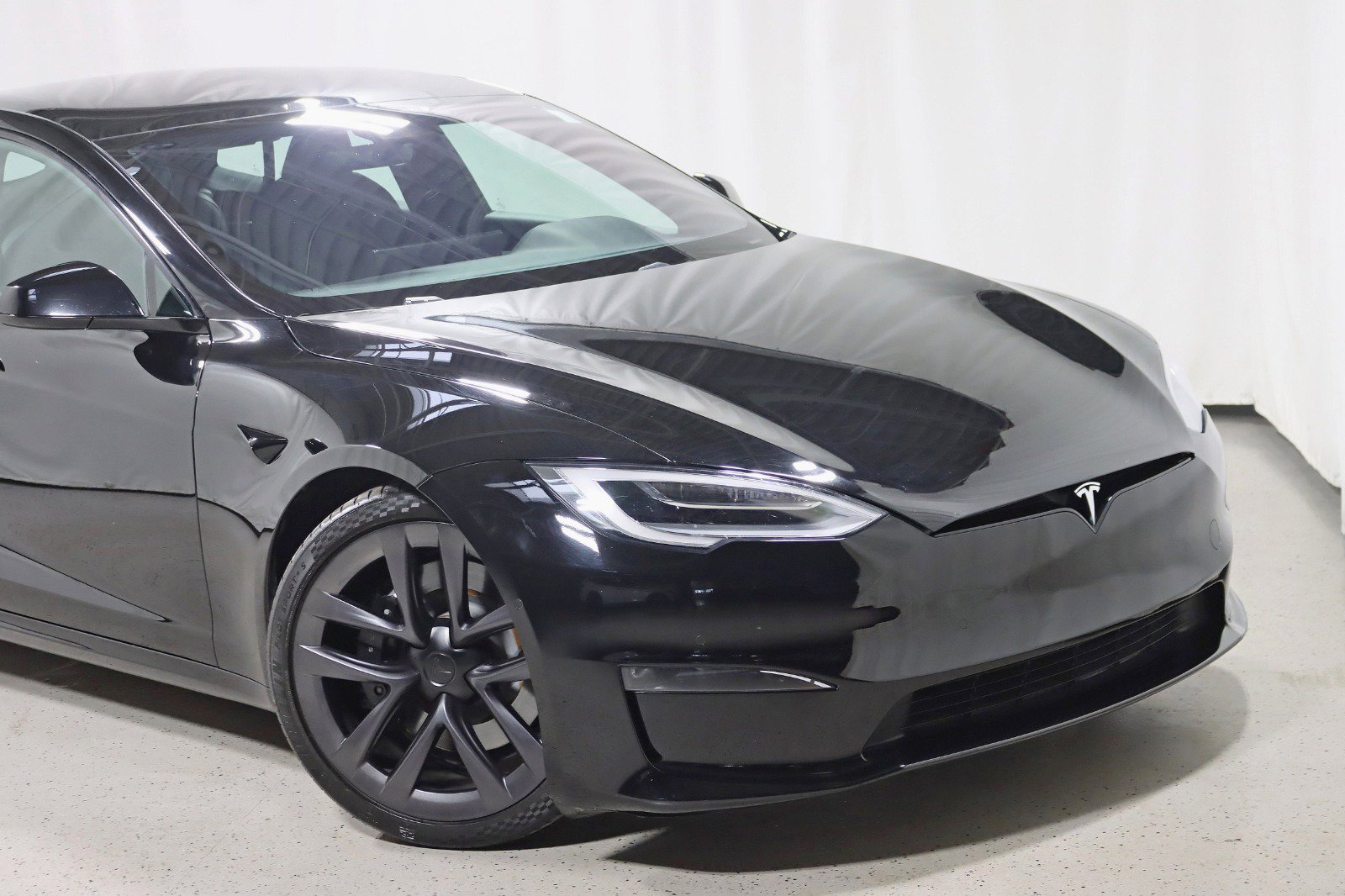 Used 2022 Tesla Model S Plaid image 2