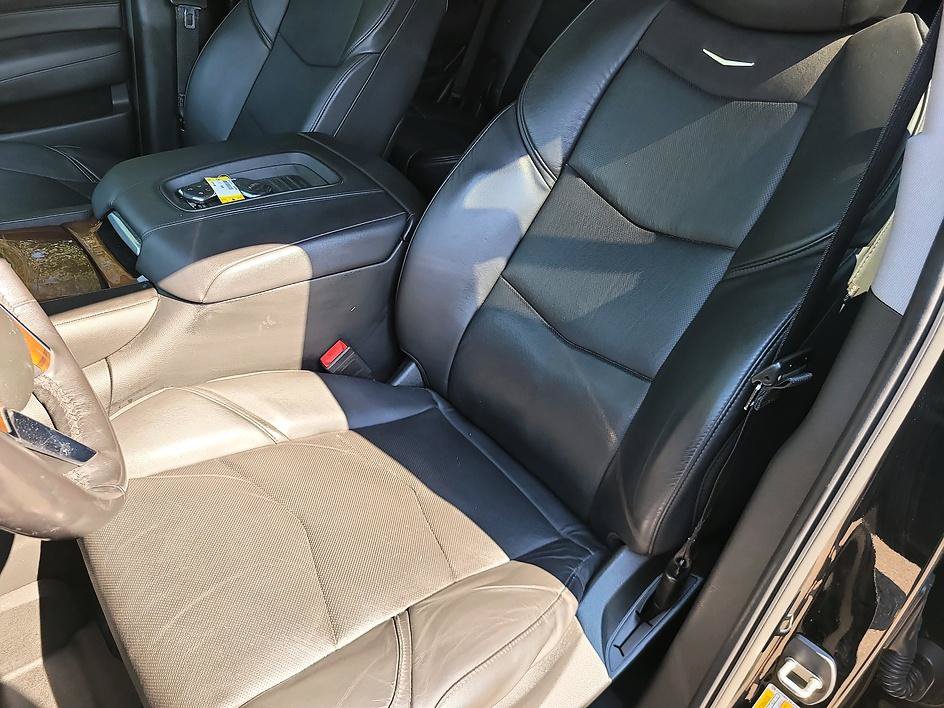 Used 2020 Cadillac Escalade Luxury w/ Escalade Sport Edition AWD/4WD image 23