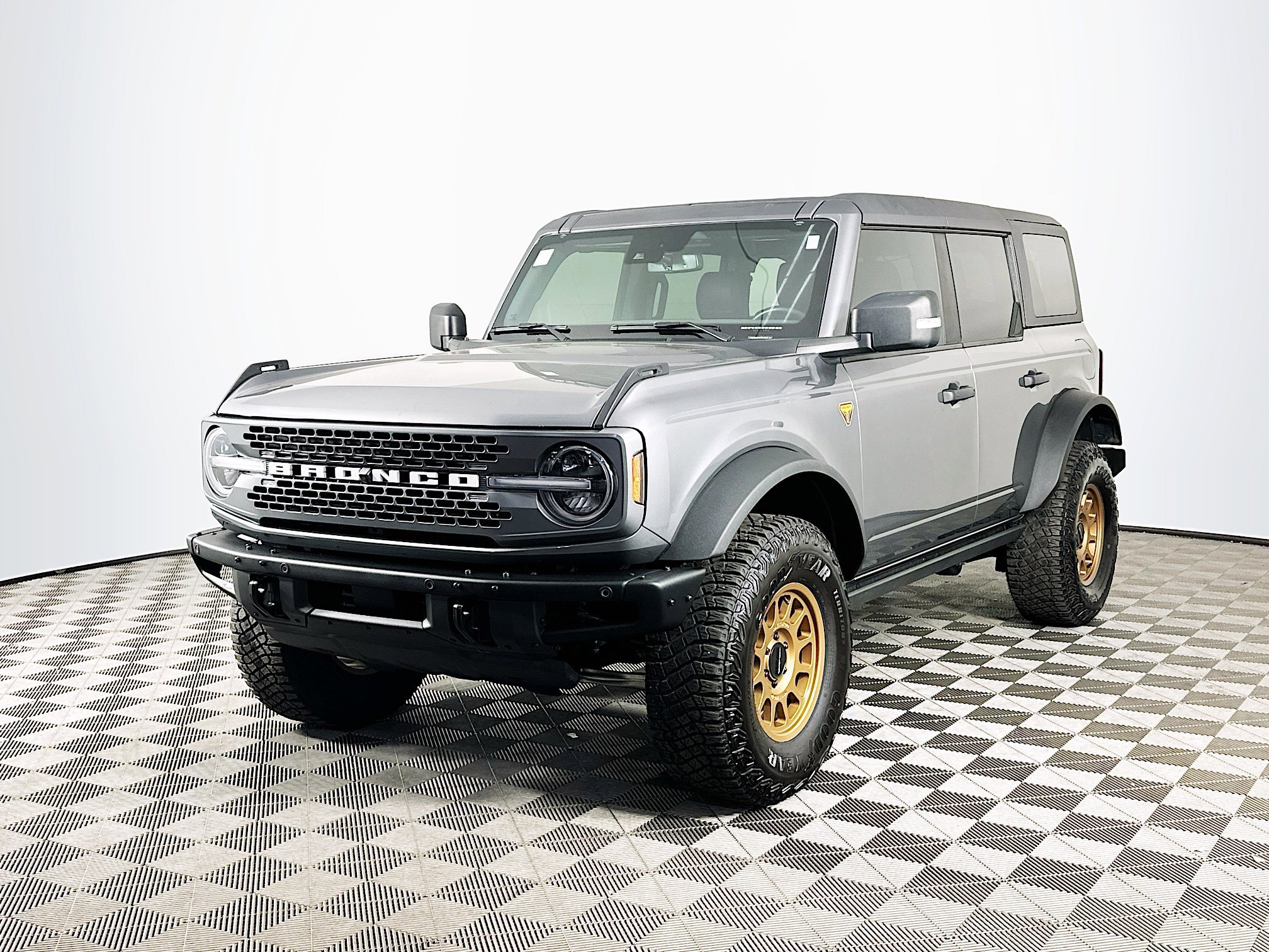 Used 2024 Ford Bronco Badlands image 3