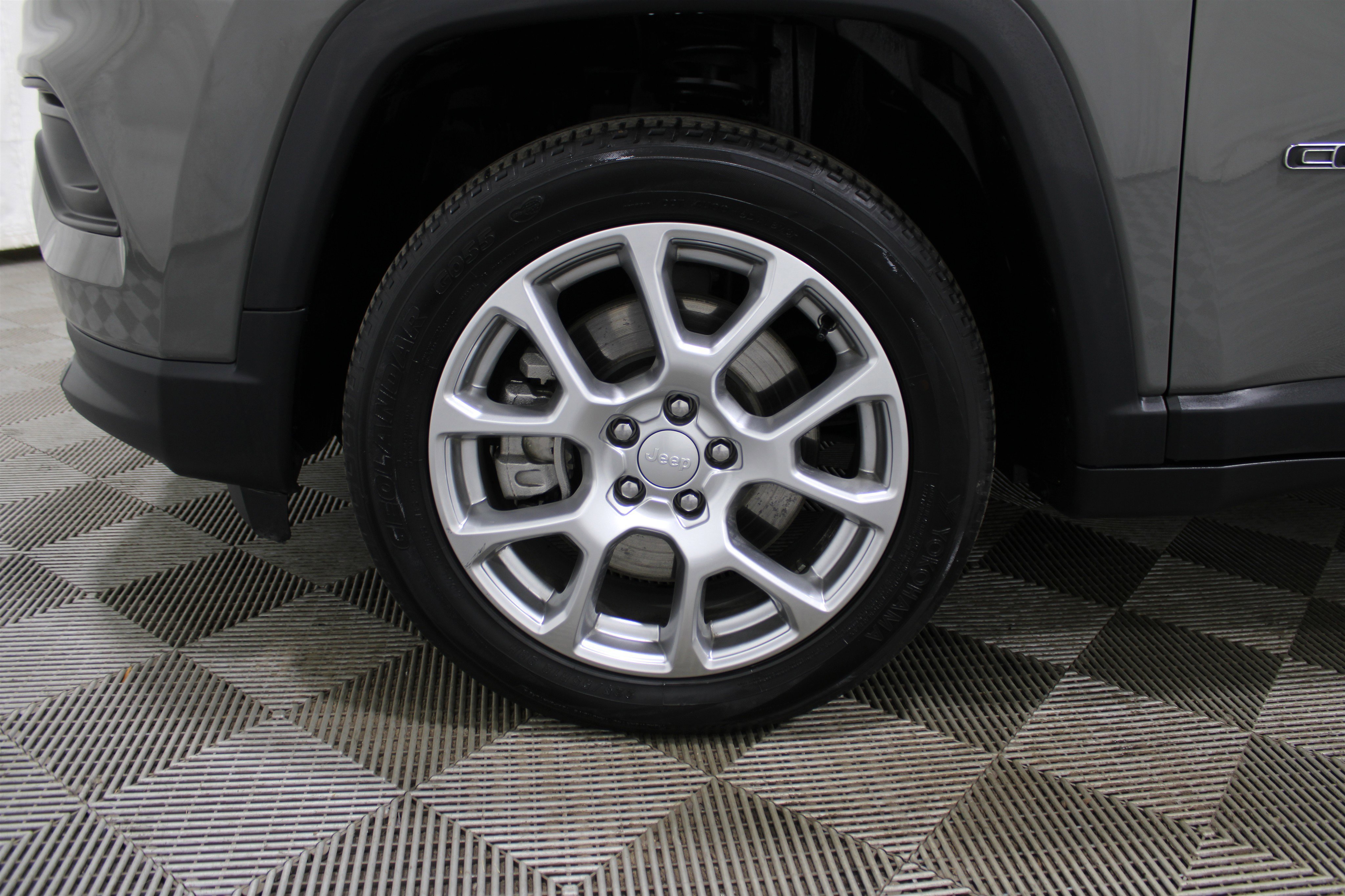 Used 2024 Jeep Compass Latitude image 40