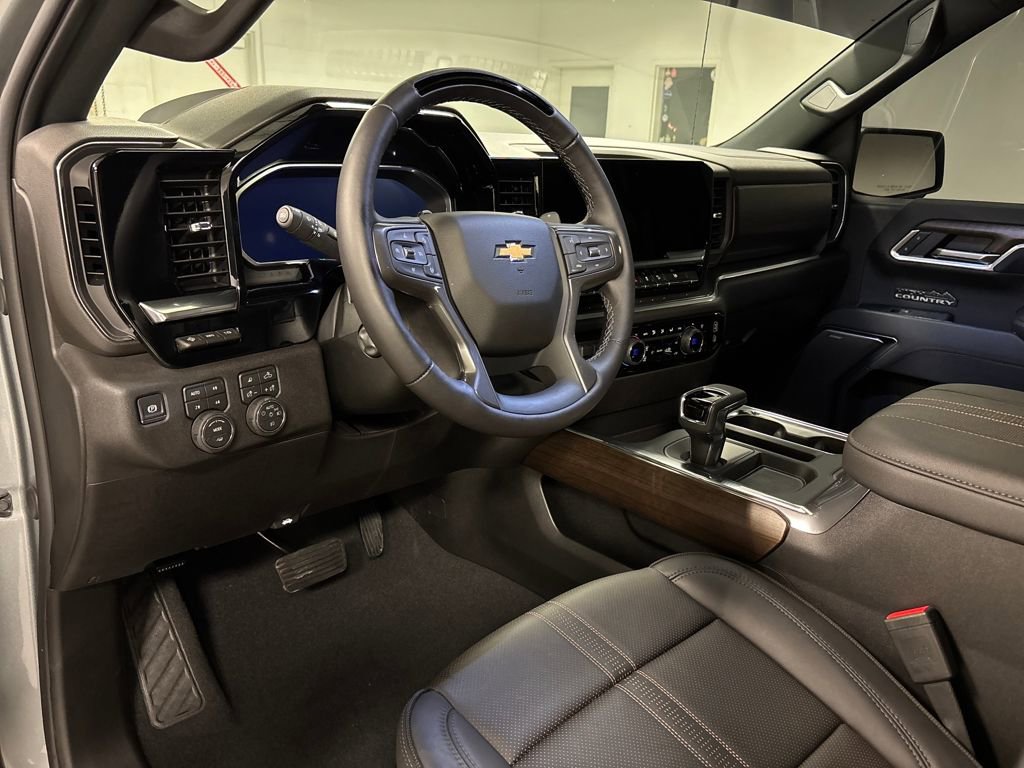 Certified 2026 Chevrolet Silverado 1500 High Country w/ Technology Package image 31