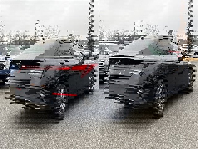 Used 2024 Hyundai Elantra SEL image 5