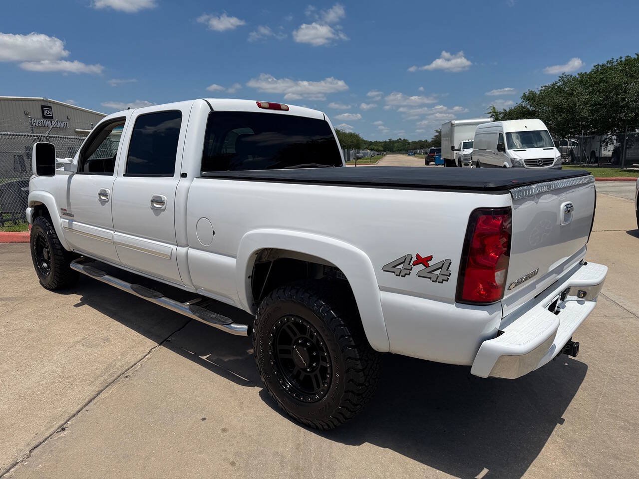 Used 2006 Chevrolet Silverado 2500 LT w/ Onstar Plus Package AWD/4WD image 28