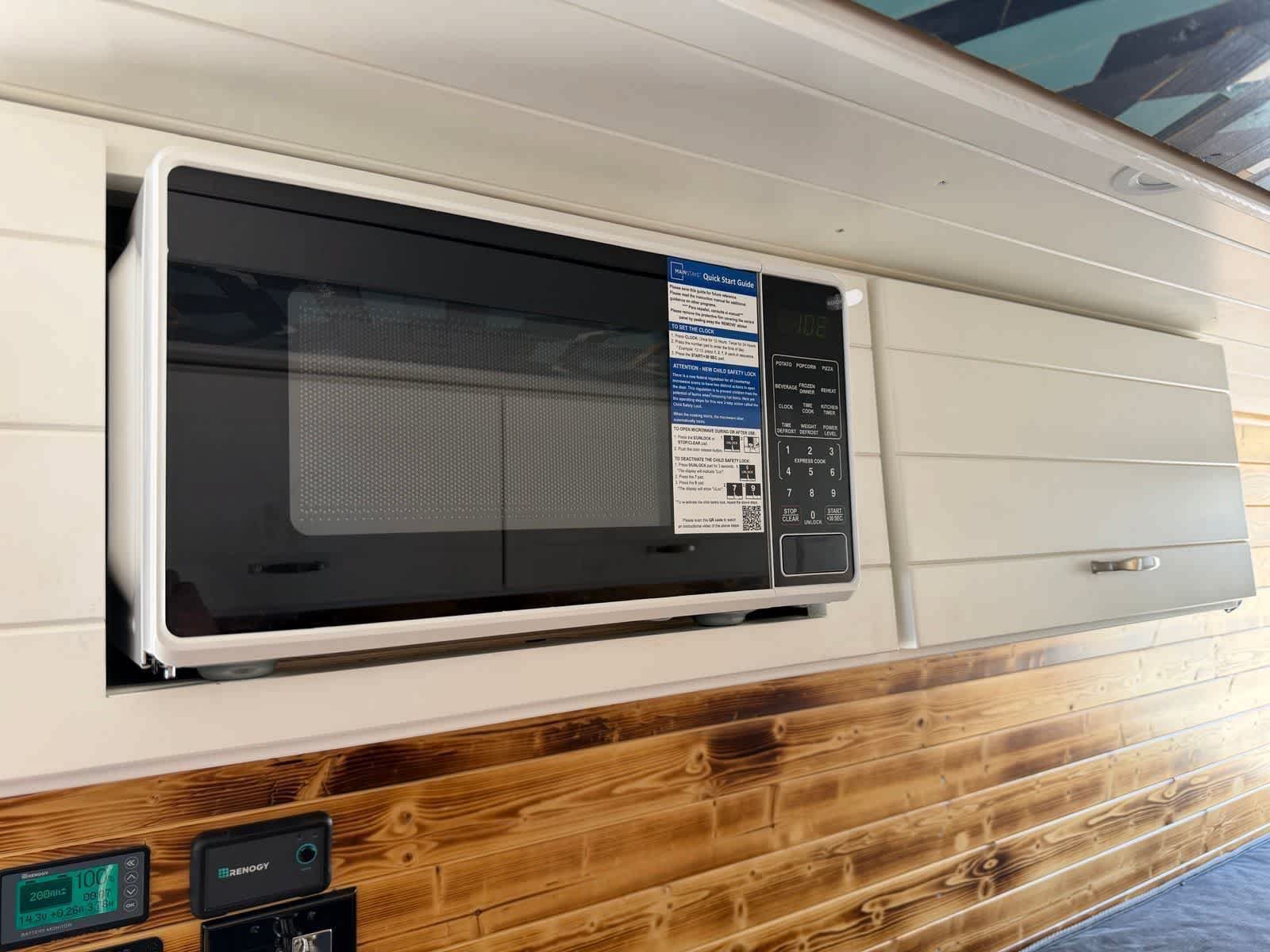 Used 2024 Mercedes-Benz Sprinter 2500 w/ Acoustic Package image 17