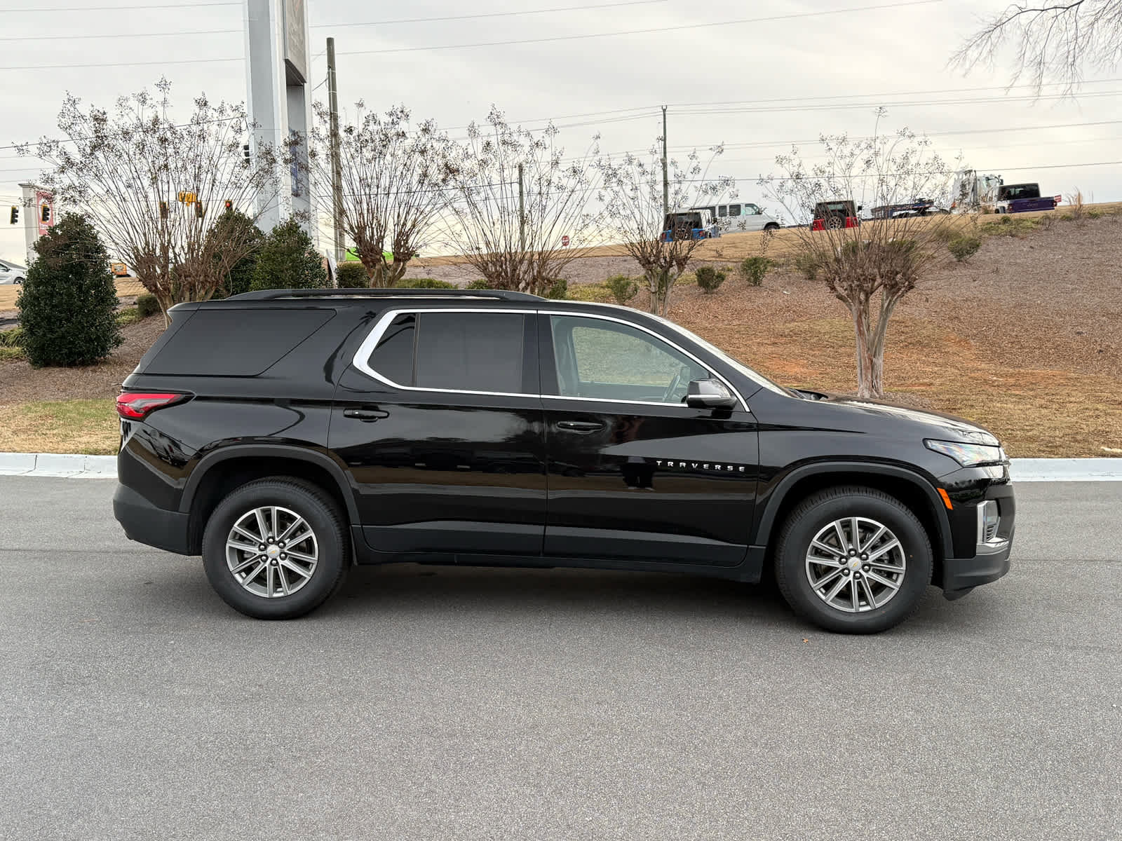 Used 2023 Chevrolet Traverse LT image 7