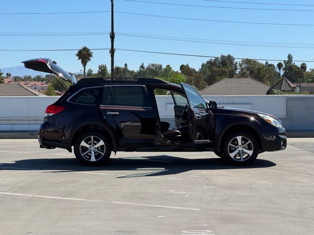 Used 2013 Subaru Outback 3.6R Limited w/ Special Appearance Pkg AWD/4WD image 28