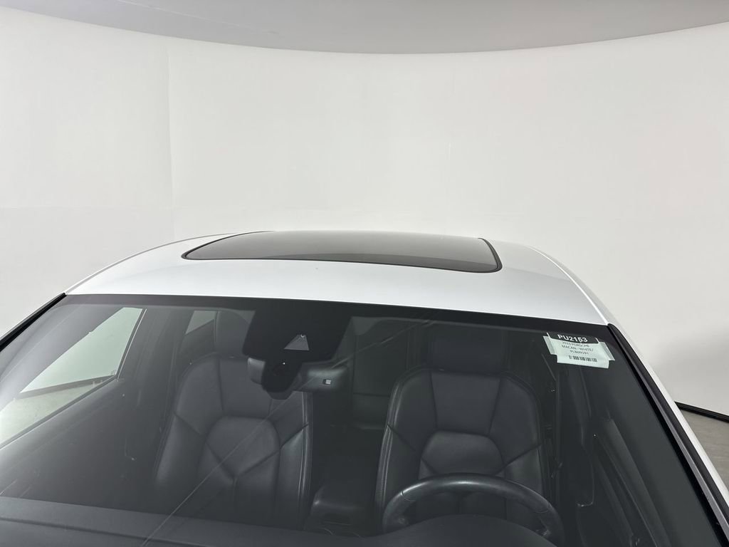 Certified 2023 Porsche Macan Turbo image 17