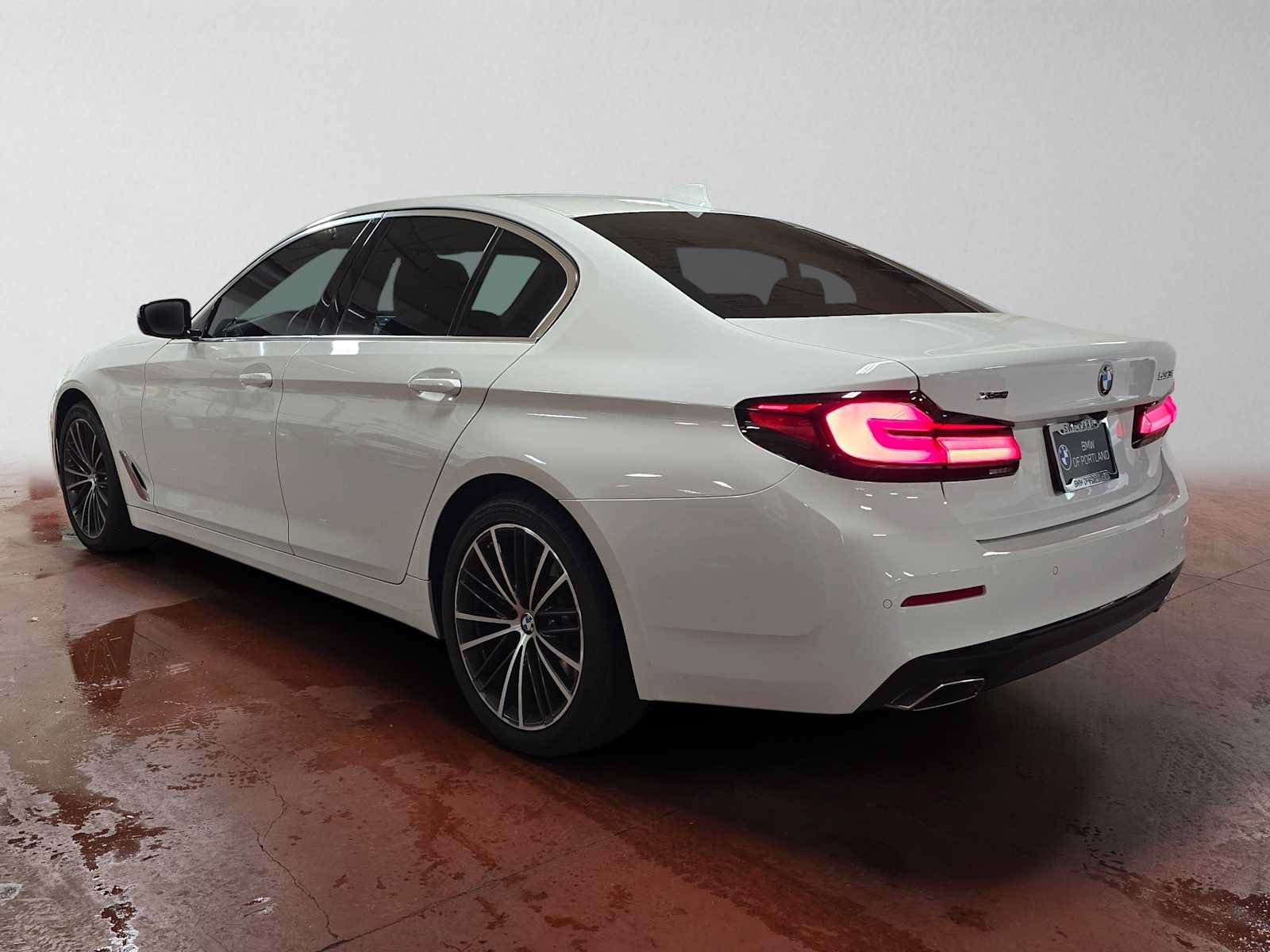 Used 2023 BMW 530i xDrive w/ Premium Package AWD/4WD image 5