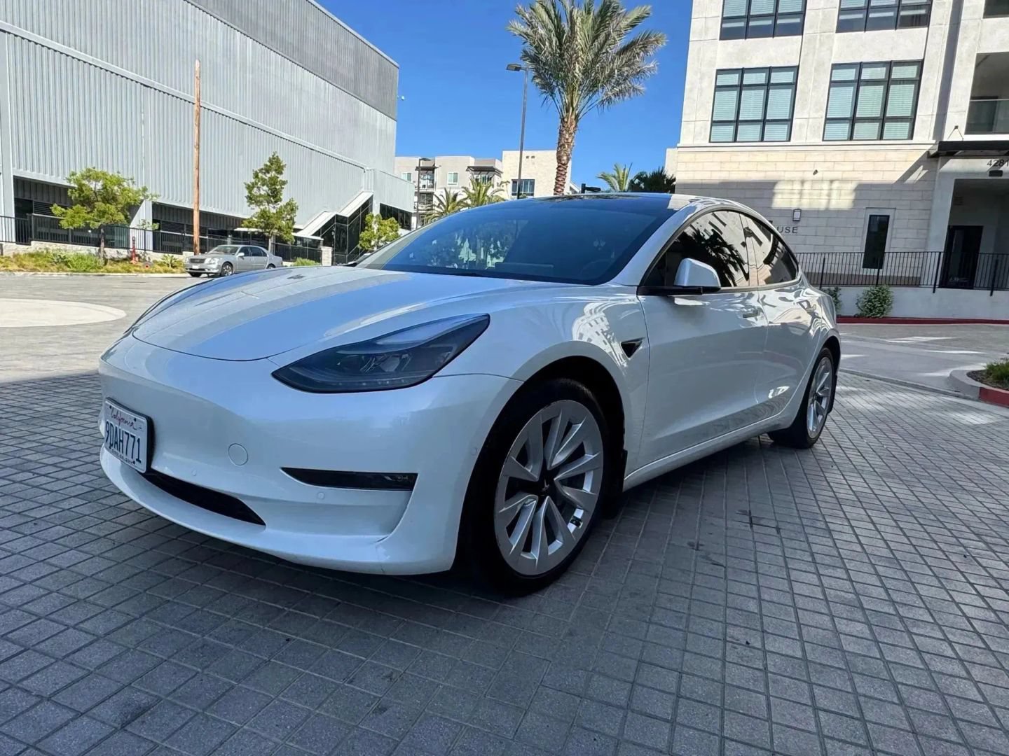 Used 2022 Tesla Model 3 RWD image 3