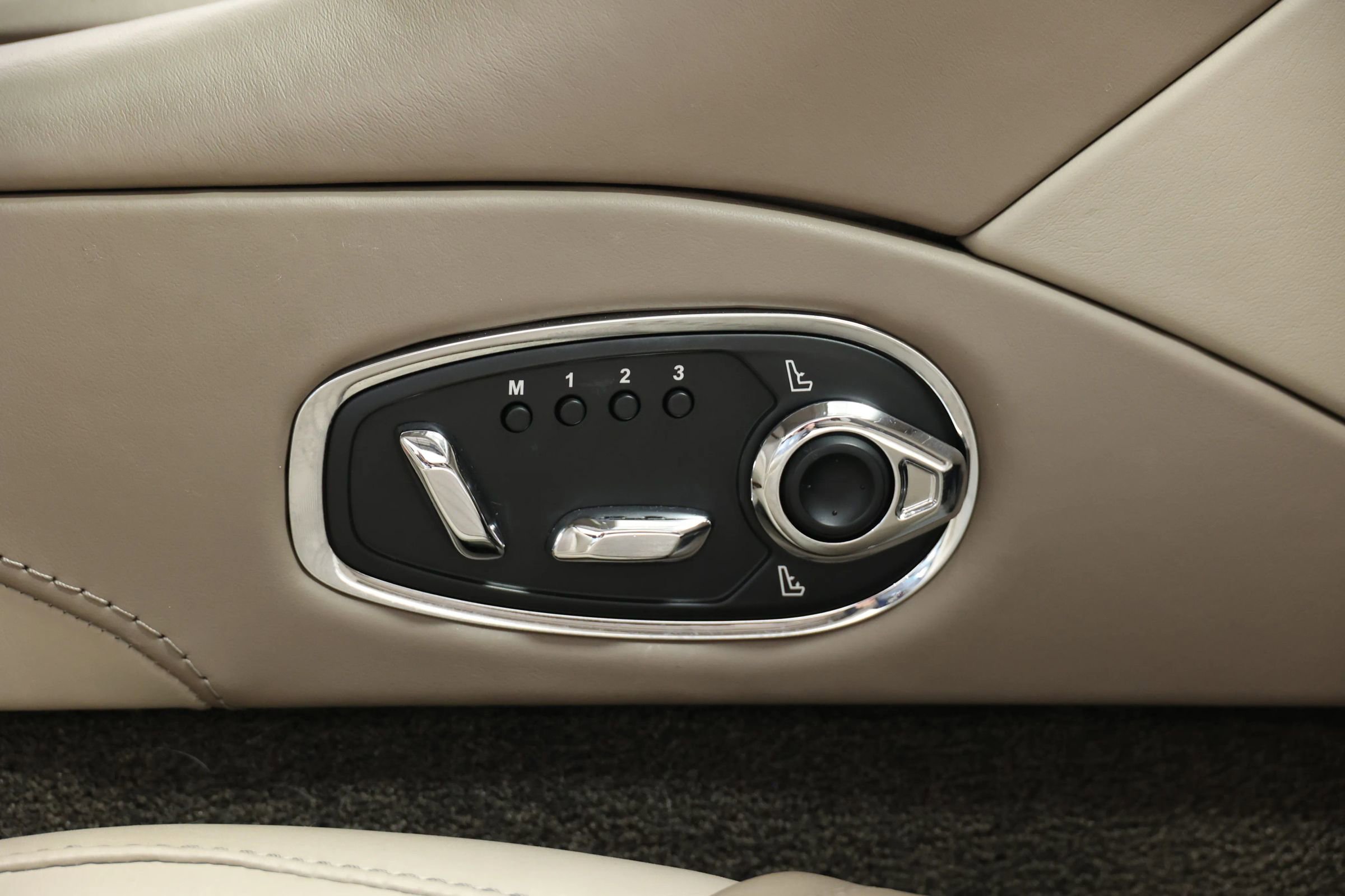 Used 2018 Aston Martin DB11 Coupe image 65