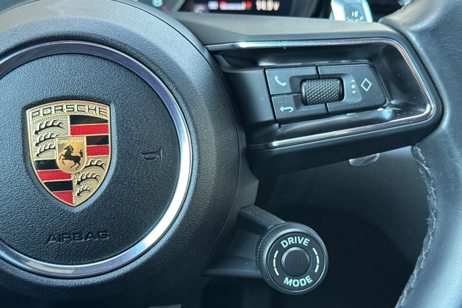 Used 2024 Porsche Macan image 28